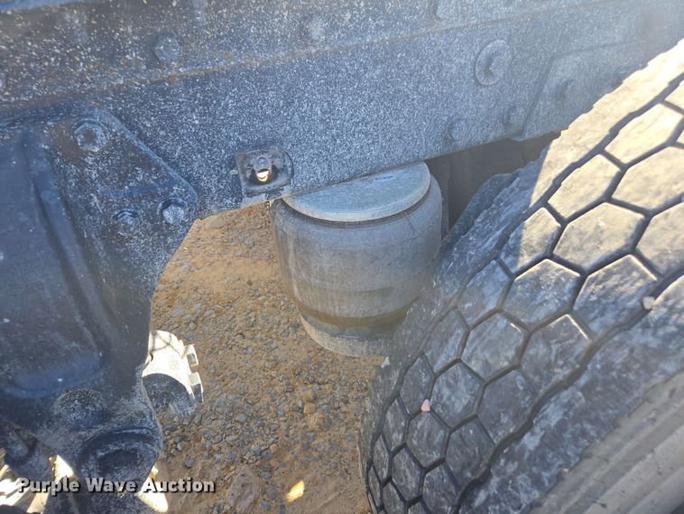 image for item YA0293 2014 Peterbilt 389 semi truck