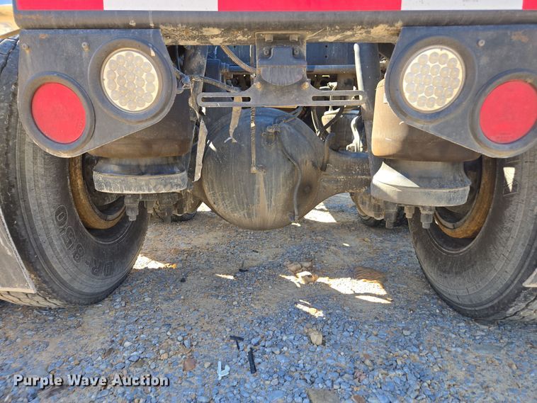 image for item YA0293 2014 Peterbilt 389 semi truck