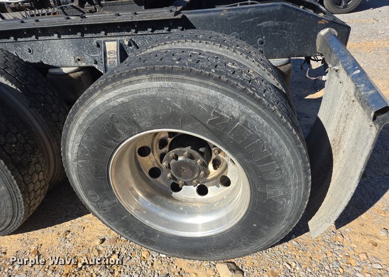 image for item YA0293 2014 Peterbilt 389 semi truck