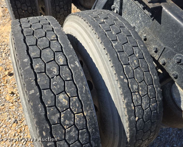 image for item YA0293 2014 Peterbilt 389 semi truck