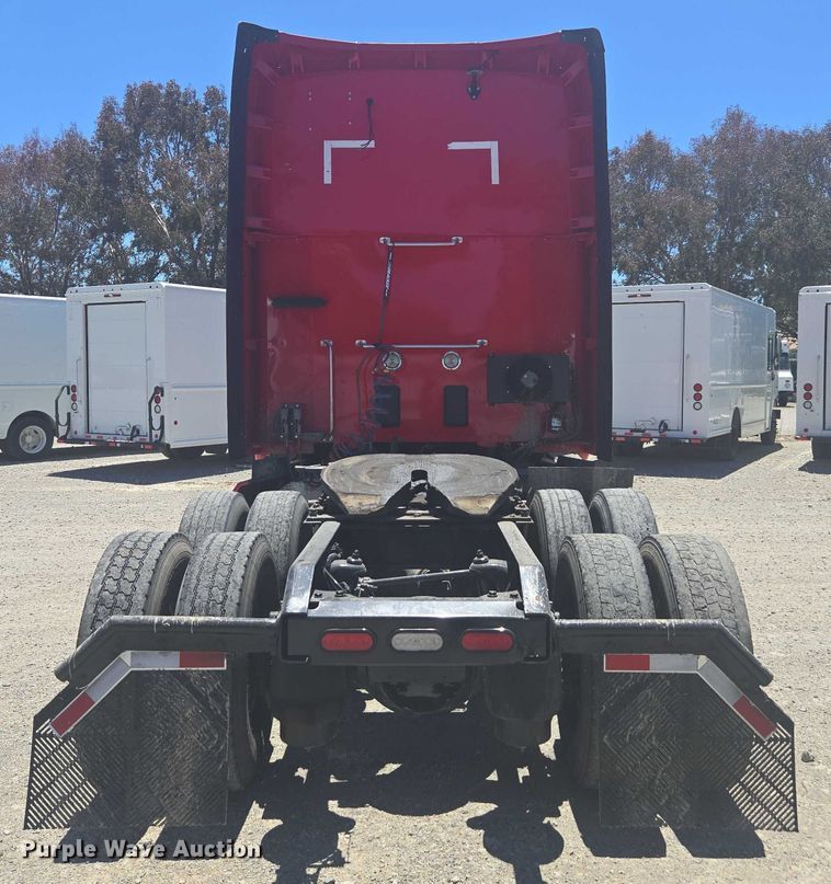 image for item YA0572 2019 Kenworth T680 semi truck