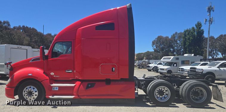 image for item YA0572 2019 Kenworth T680 semi truck