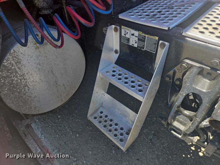 image for item YA0572 2019 Kenworth T680 semi truck