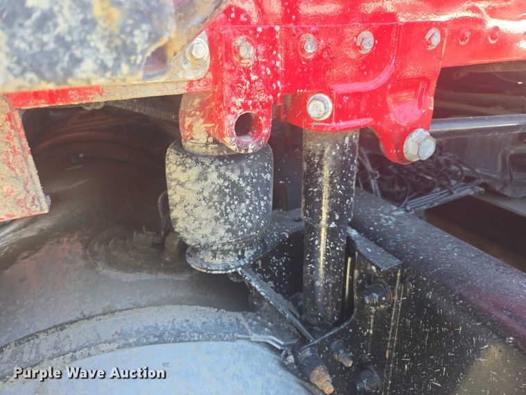 image for item YA0572 2019 Kenworth T680 semi truck