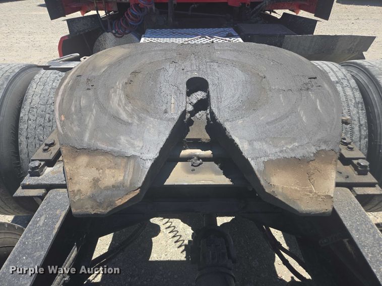 image for item YA0572 2019 Kenworth T680 semi truck