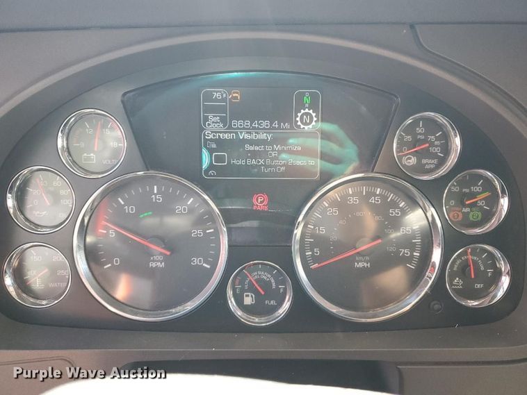 image for item YA0572 2019 Kenworth T680 semi truck