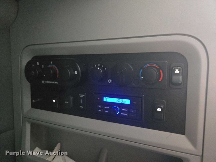 image for item YA0572 2019 Kenworth T680 semi truck