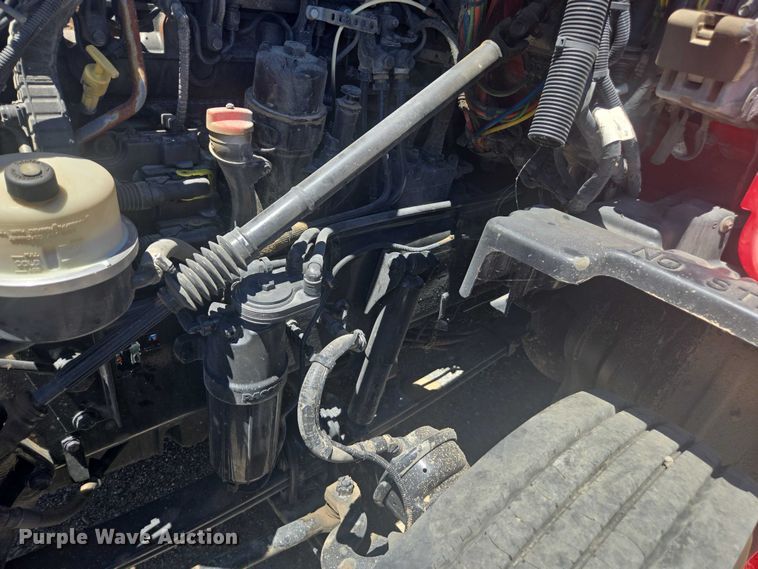 image for item YA0572 2019 Kenworth T680 semi truck