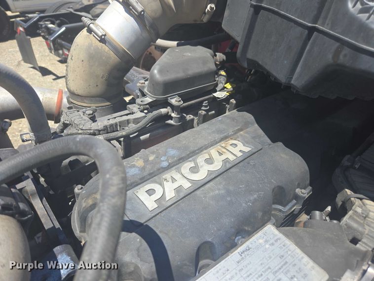 image for item YA0572 2019 Kenworth T680 semi truck