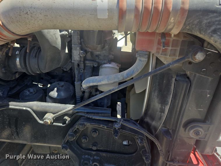 image for item YA0572 2019 Kenworth T680 semi truck