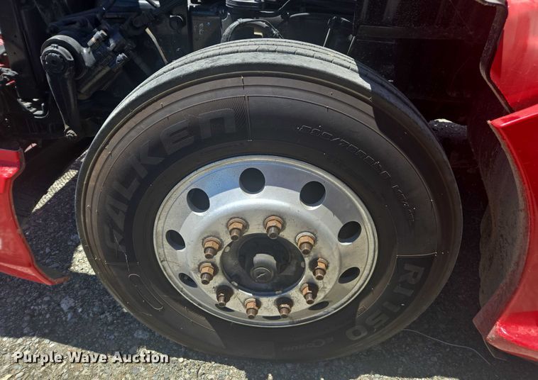 image for item YA0572 2019 Kenworth T680 semi truck