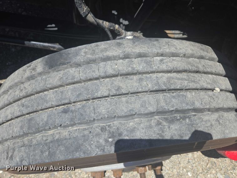 image for item YA0572 2019 Kenworth T680 semi truck