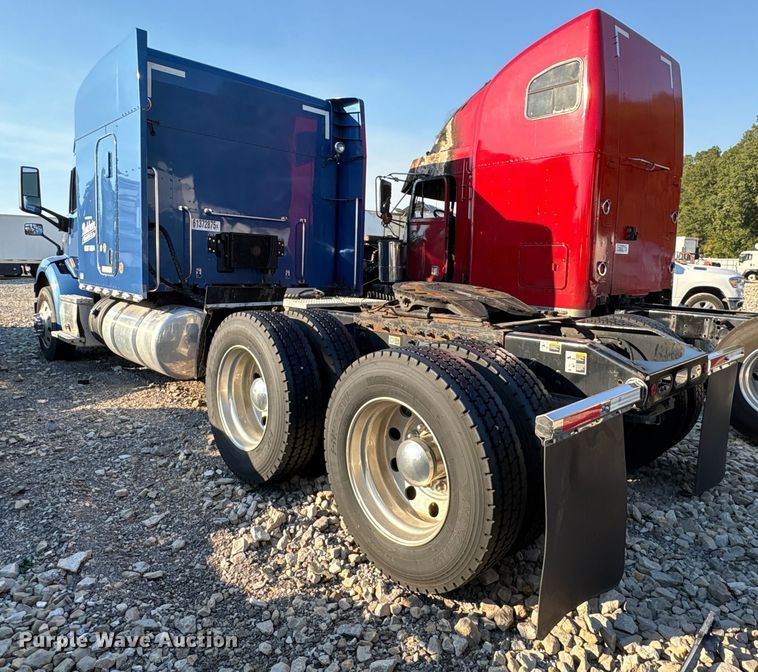 image for item YA0655 2018 Peterbilt 579 semi truck