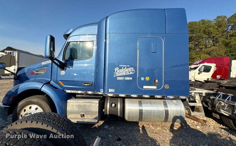 image for item YA0655 2018 Peterbilt 579 semi truck