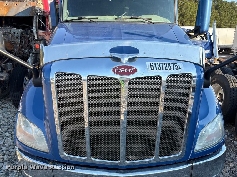 image for item YA0655 2018 Peterbilt 579 semi truck