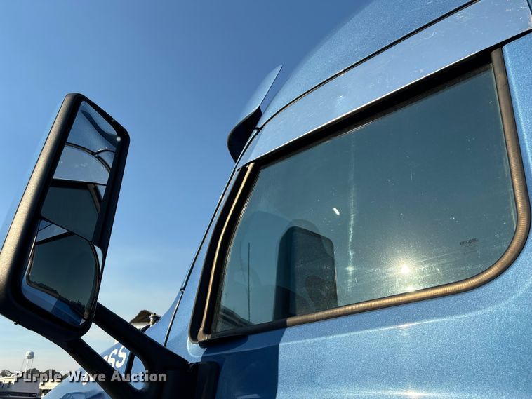 image for item YA0655 2018 Peterbilt 579 semi truck