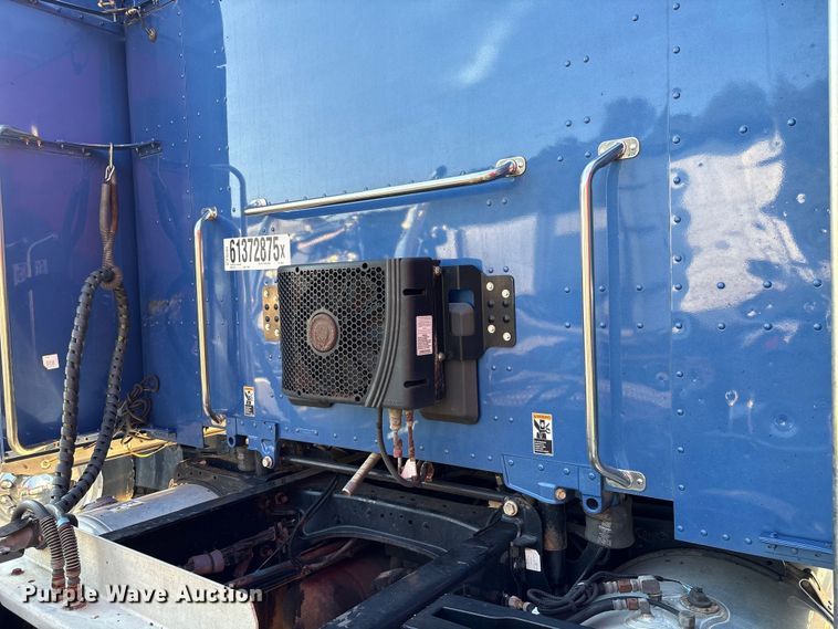 image for item YA0655 2018 Peterbilt 579 semi truck