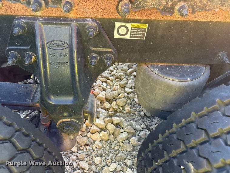 image for item YA0655 2018 Peterbilt 579 semi truck