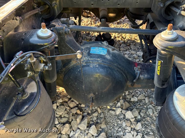 image for item YA0655 2018 Peterbilt 579 semi truck