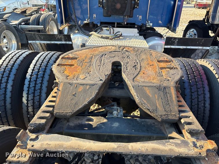 image for item YA0655 2018 Peterbilt 579 semi truck