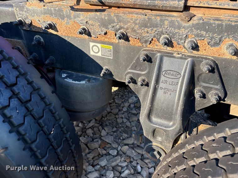 image for item YA0655 2018 Peterbilt 579 semi truck