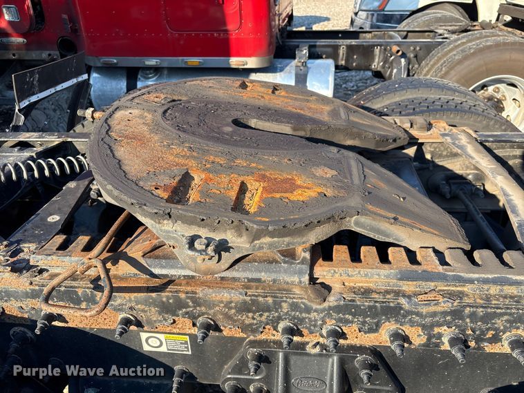 image for item YA0655 2018 Peterbilt 579 semi truck