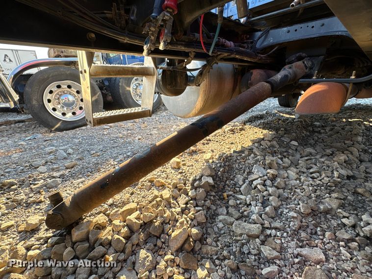 image for item YA0655 2018 Peterbilt 579 semi truck