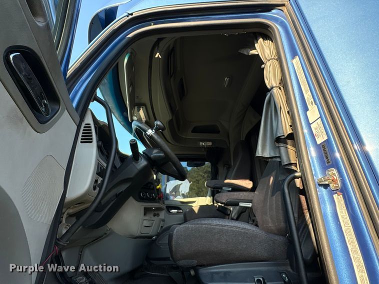 image for item YA0655 2018 Peterbilt 579 semi truck