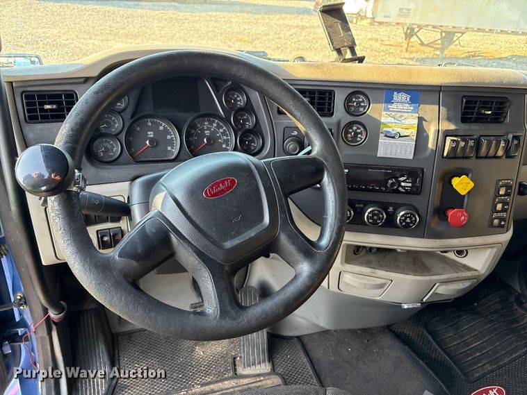 image for item YA0655 2018 Peterbilt 579 semi truck
