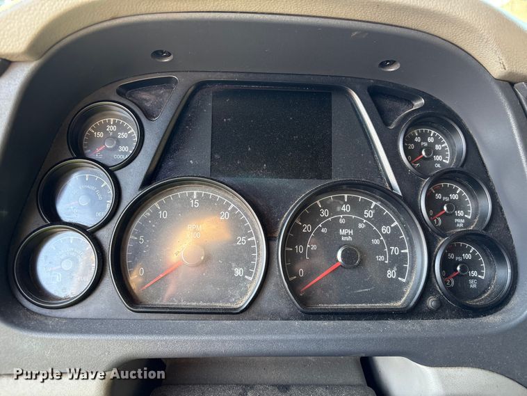 image for item YA0655 2018 Peterbilt 579 semi truck