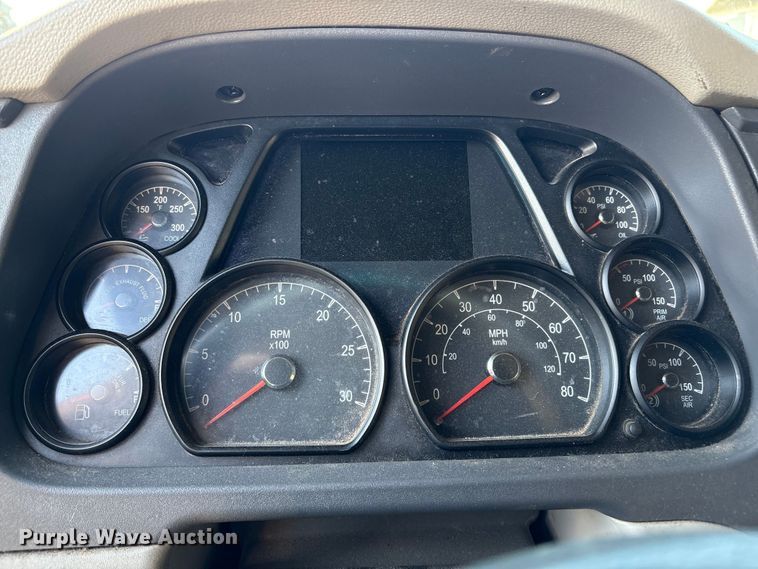 image for item YA0655 2018 Peterbilt 579 semi truck