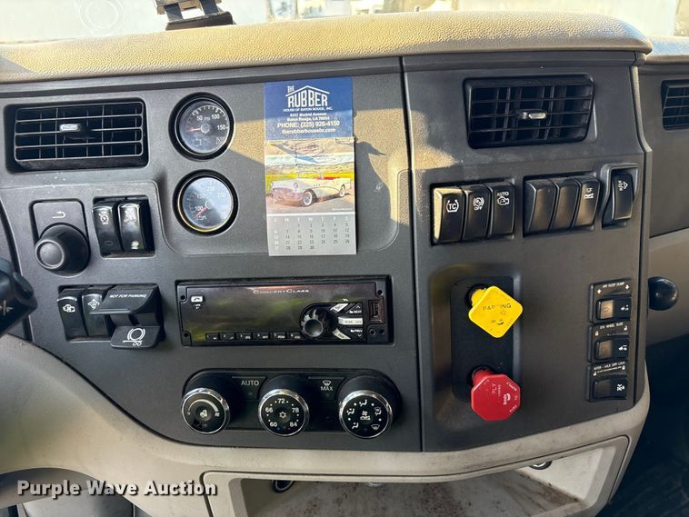 image for item YA0655 2018 Peterbilt 579 semi truck