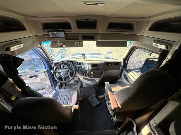 image for item YA0655 2018 Peterbilt 579 semi truck