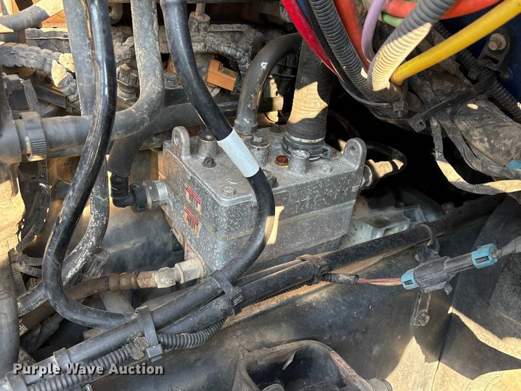 image for item YA0655 2018 Peterbilt 579 semi truck