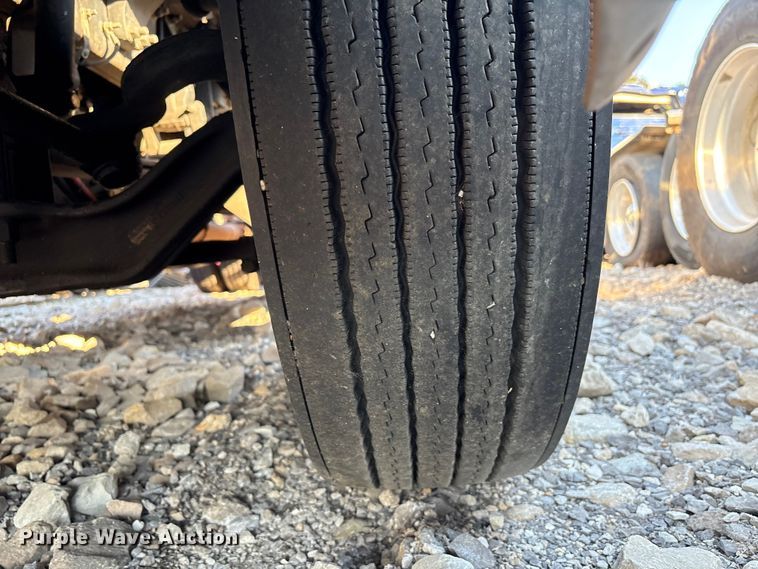 image for item YA0655 2018 Peterbilt 579 semi truck