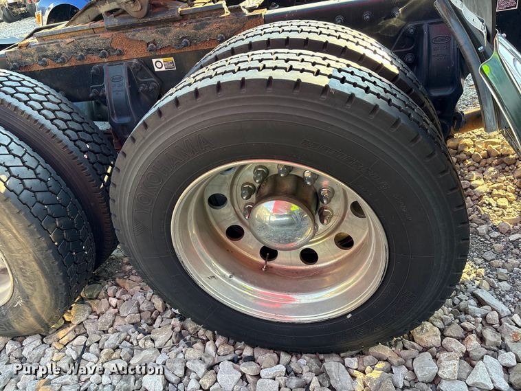 image for item YA0655 2018 Peterbilt 579 semi truck