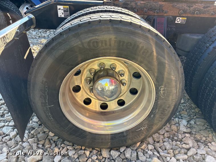 image for item YA0655 2018 Peterbilt 579 semi truck