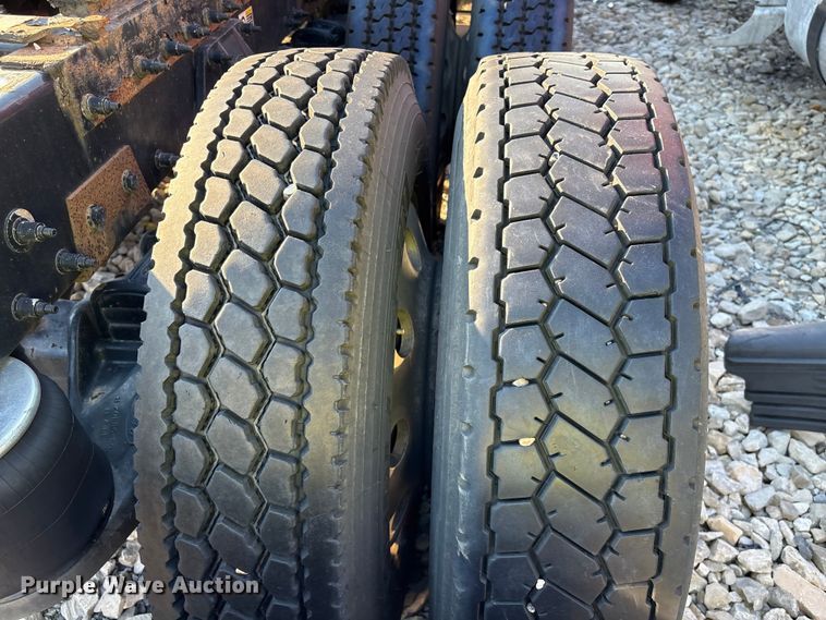 image for item YA0655 2018 Peterbilt 579 semi truck