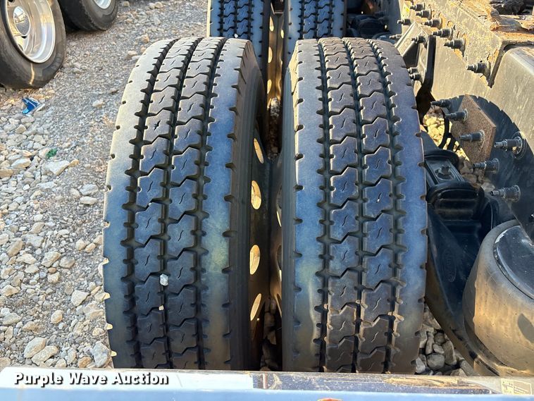 image for item YA0655 2018 Peterbilt 579 semi truck