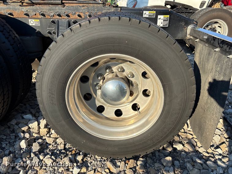 image for item YA0655 2018 Peterbilt 579 semi truck