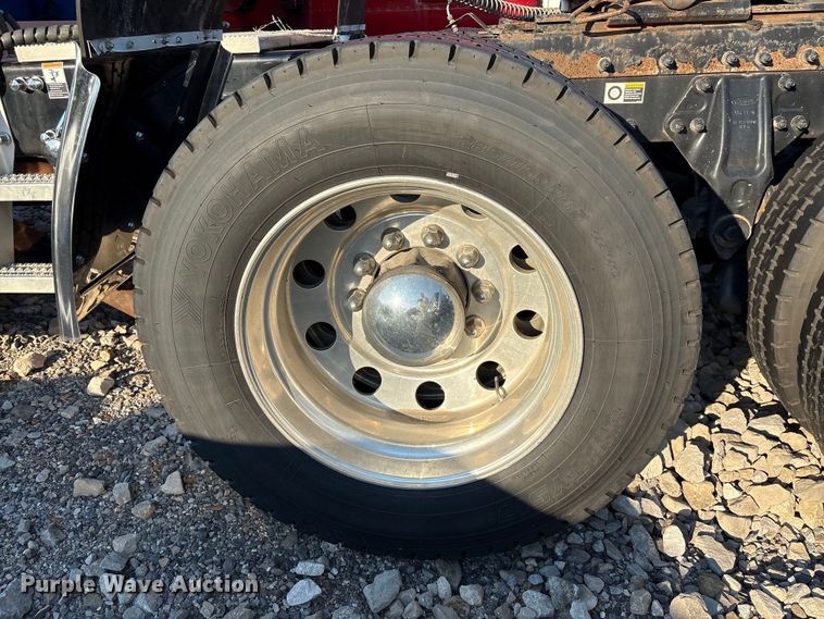 image for item YA0655 2018 Peterbilt 579 semi truck