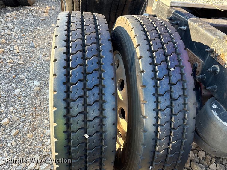 image for item YA0655 2018 Peterbilt 579 semi truck