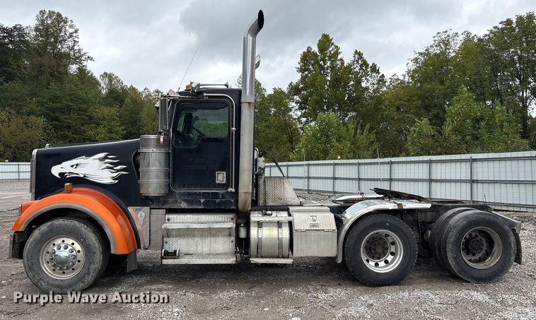 image for item YA0722 1999 Kenworth W900  semi truck