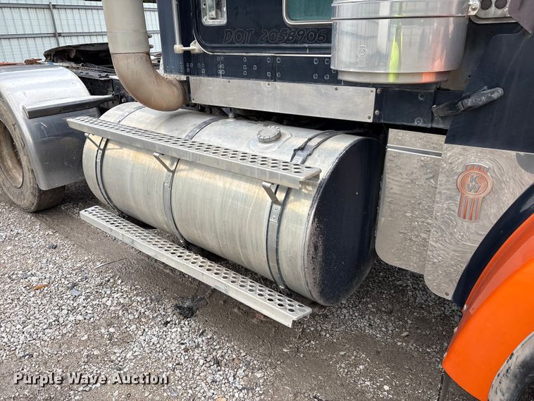 image for item YA0722 1999 Kenworth W900  semi truck