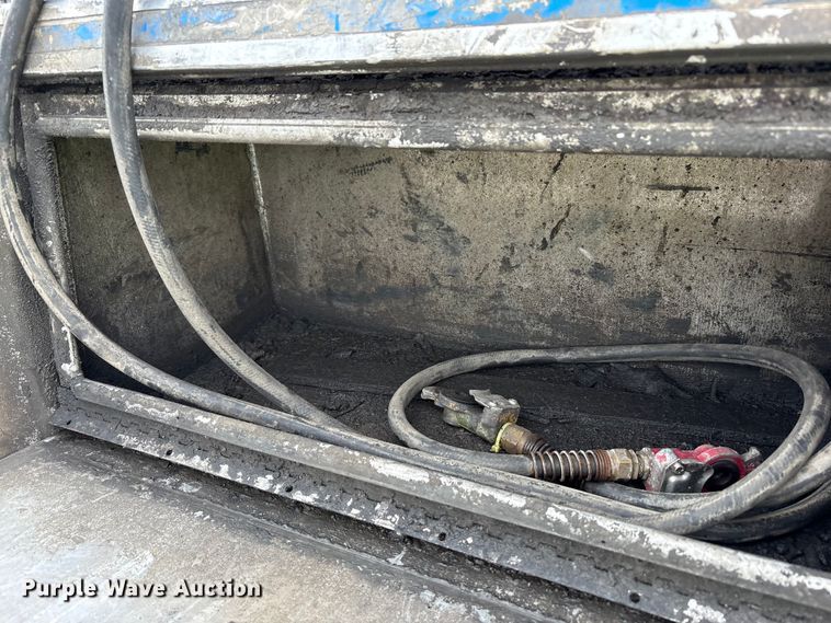 image for item YA0722 1999 Kenworth W900  semi truck