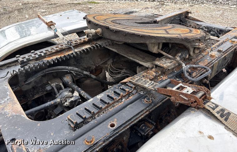 image for item YA0722 1999 Kenworth W900  semi truck