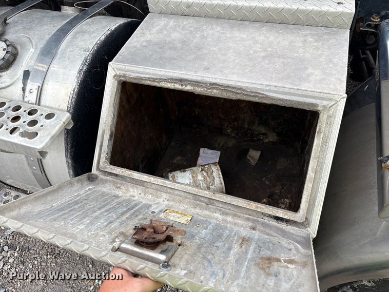 image for item YA0722 1999 Kenworth W900  semi truck