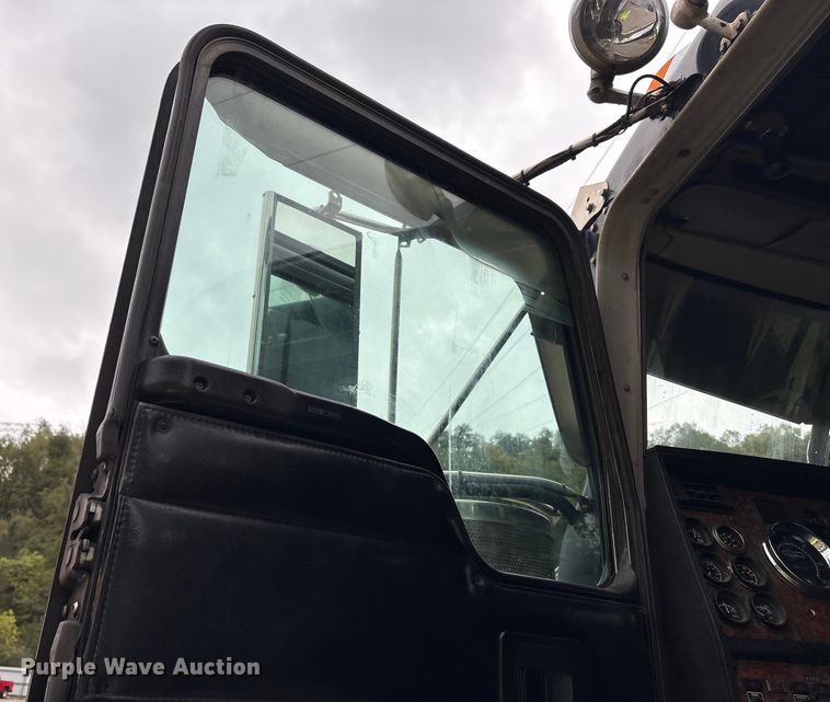 image for item YA0722 1999 Kenworth W900  semi truck