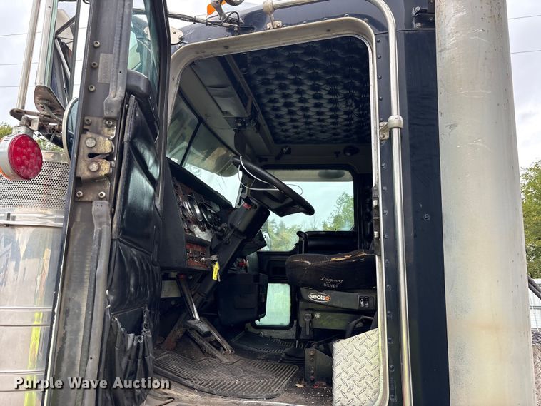 image for item YA0722 1999 Kenworth W900  semi truck