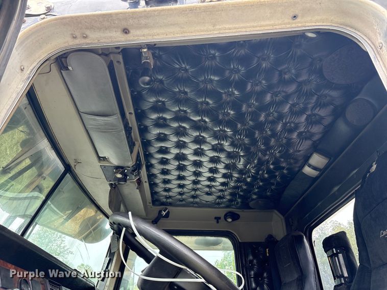 image for item YA0722 1999 Kenworth W900  semi truck